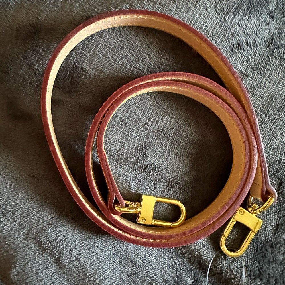 Leather Vachette strap 36” EUC